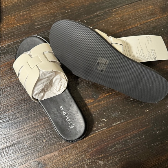 The Drop Two-Tone Designer Flat Sandals - Picture 2 of 5